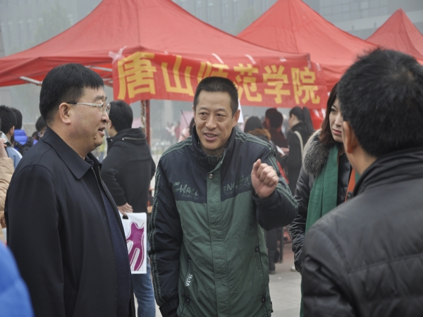 我校師生踴躍參加河北師范大學(xué)2014屆畢業(yè)生供需洽談會(huì)