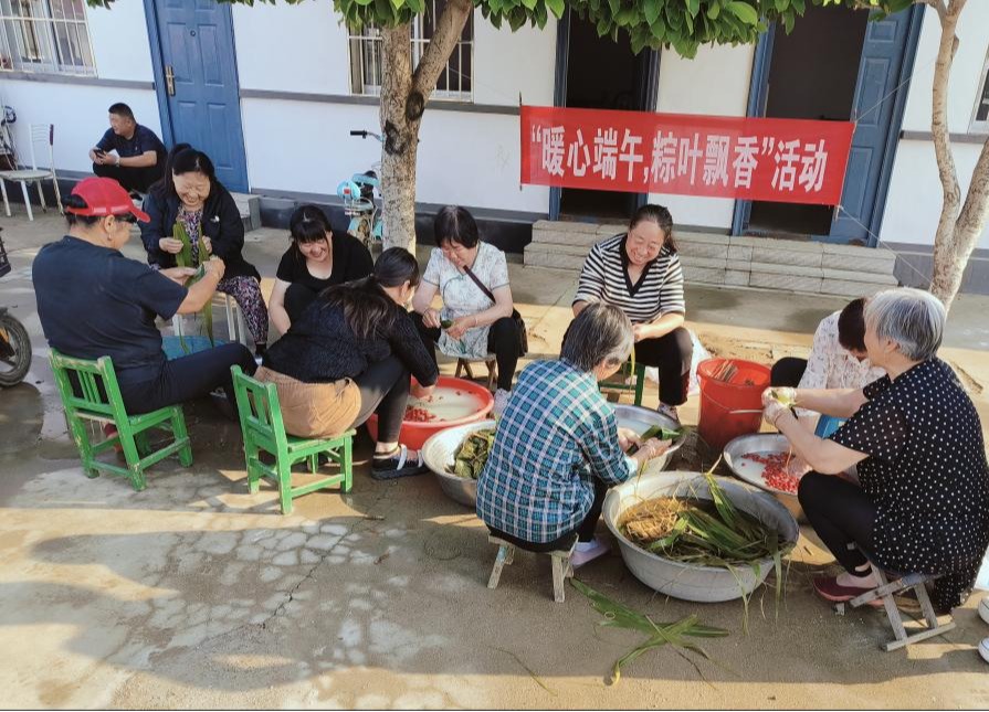 我校駐大劉莊村下沉工作隊(duì)開(kāi)展“暖心端午，粽葉飄香”主題活動(dòng)