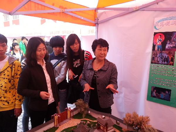 文化廣場(chǎng)促學(xué)風(fēng) 勵(lì)志成材勇追夢(mèng)——我校2013級(jí)新生文化廣場(chǎng)圓滿落幕