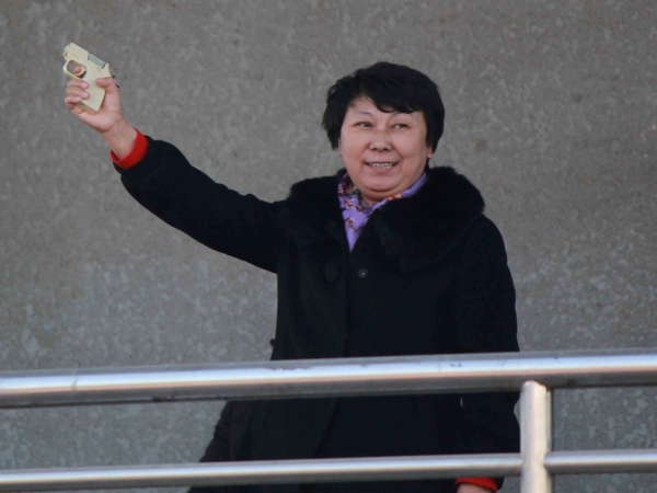 我校舉行學(xué)生陽光體育冬季長跑起跑儀式