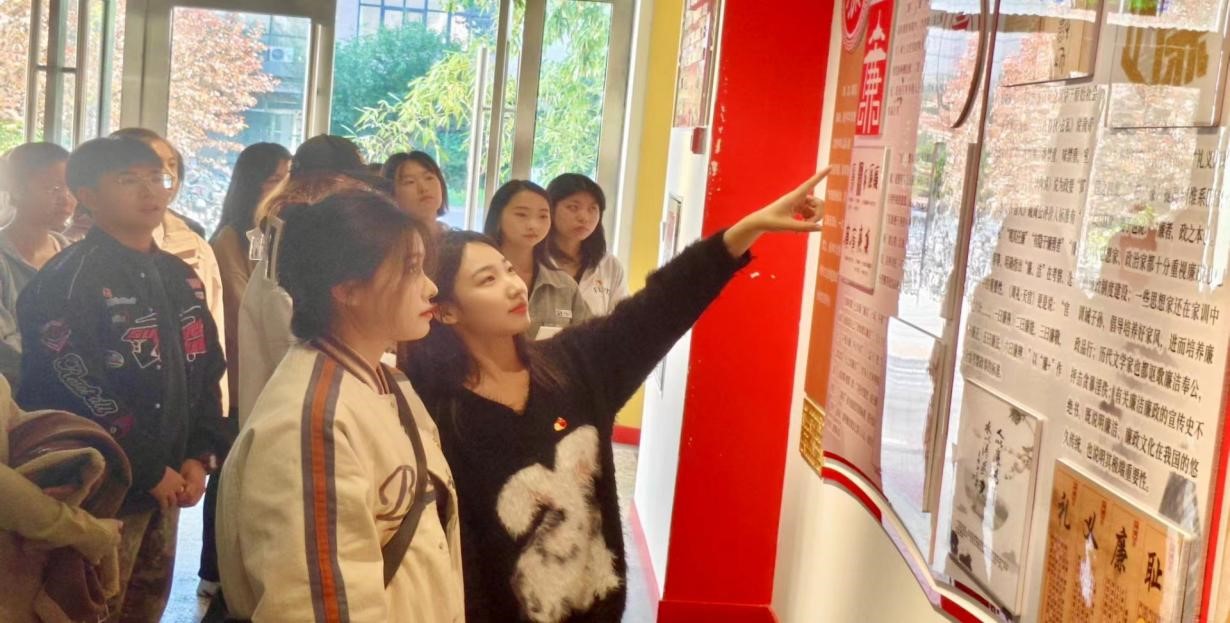 文學院開展多種形式廉政文化建設活動