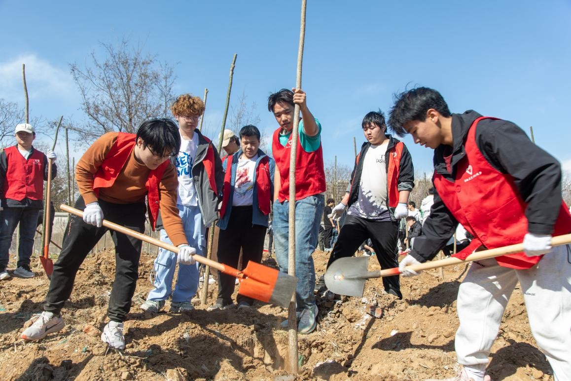 唐山師范學院開展春季植樹活動